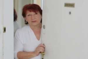 Slika žena na vratima prijevare.jpg